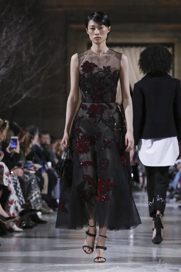 عرض أزياء اوسكار دي لارانتا لموسم خريف وشتاء 2018