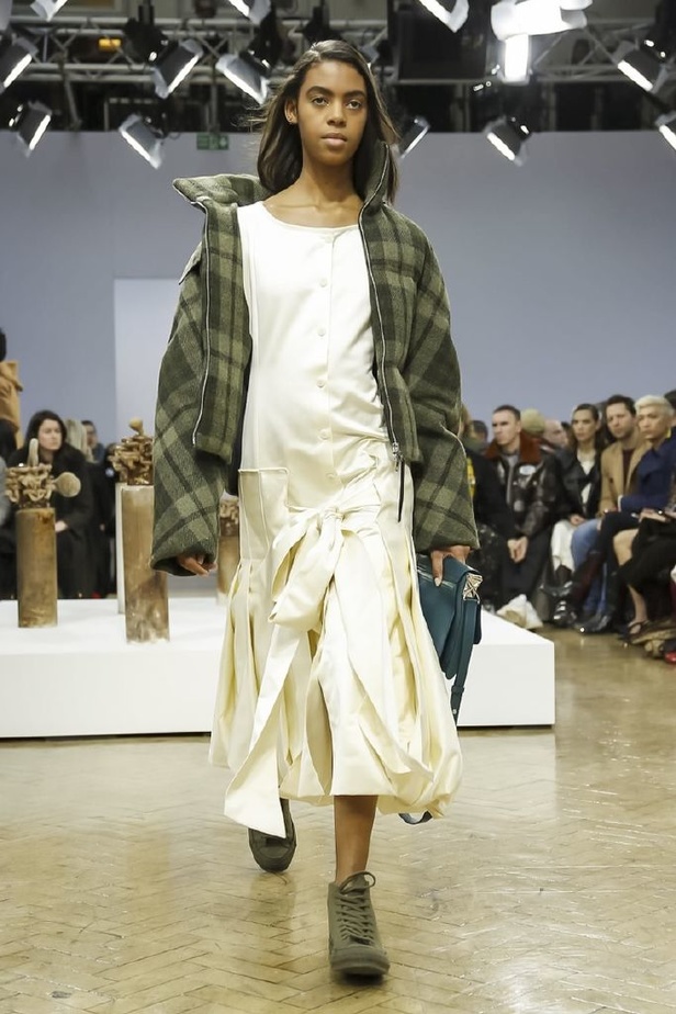 عرض أزياء J.W. ANDERSON لموسم خريف وشتاء2018