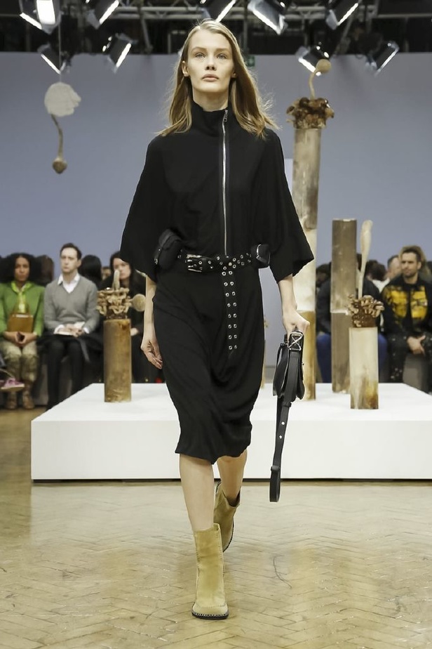 عرض أزياء J.W. ANDERSON لموسم خريف وشتاء2018