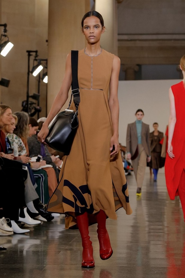 مجموعة فيكتوريا بيكهام لموسم خريف وشتاء 2019-2020