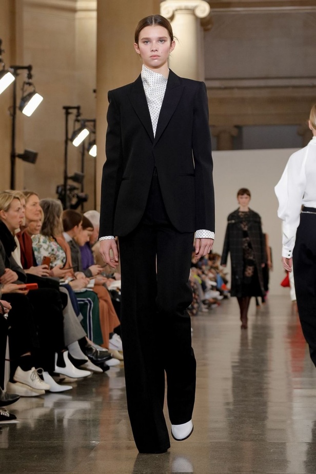 مجموعة فيكتوريا بيكهام لموسم خريف وشتاء 2019-2020