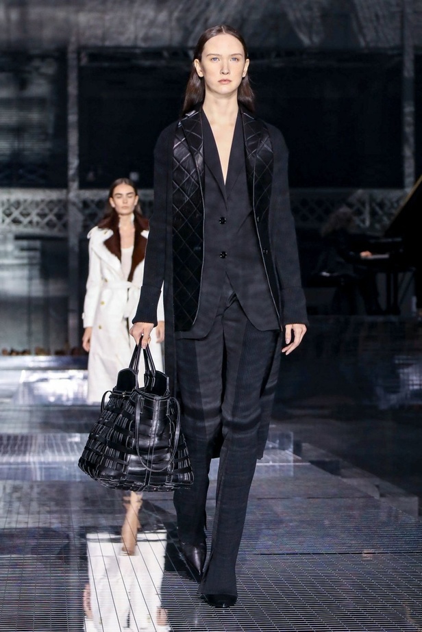 مجموعة بربري لخريف وشتاء 2020-2021 من اسبوع الموضة في لندن