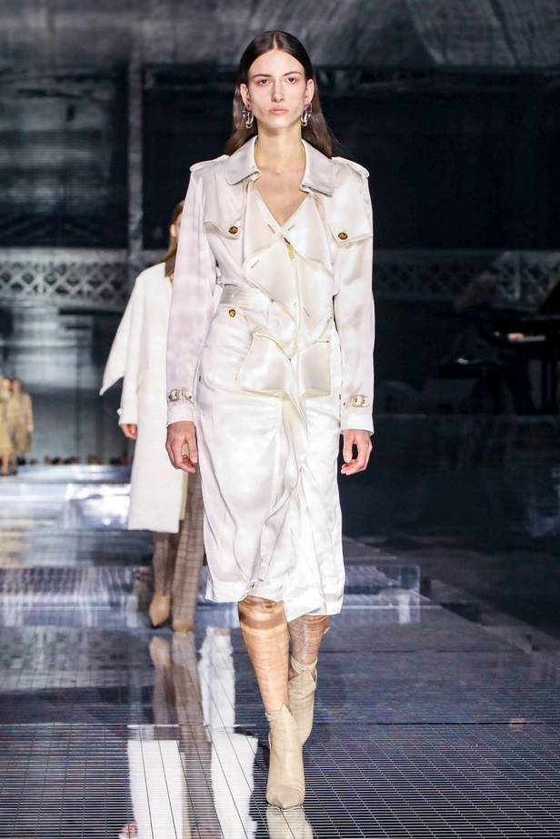 مجموعة بربري لخريف وشتاء 2020-2021 من اسبوع الموضة في لندن