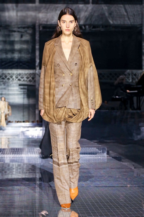 مجموعة بربري لخريف وشتاء 2020-2021 من اسبوع الموضة في لندن