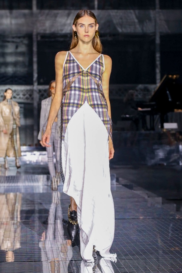 مجموعة بربري لخريف وشتاء 2020-2021 من اسبوع الموضة في لندن