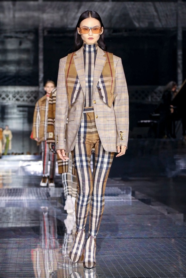 مجموعة بربري لخريف وشتاء 2020-2021 من اسبوع الموضة في لندن
