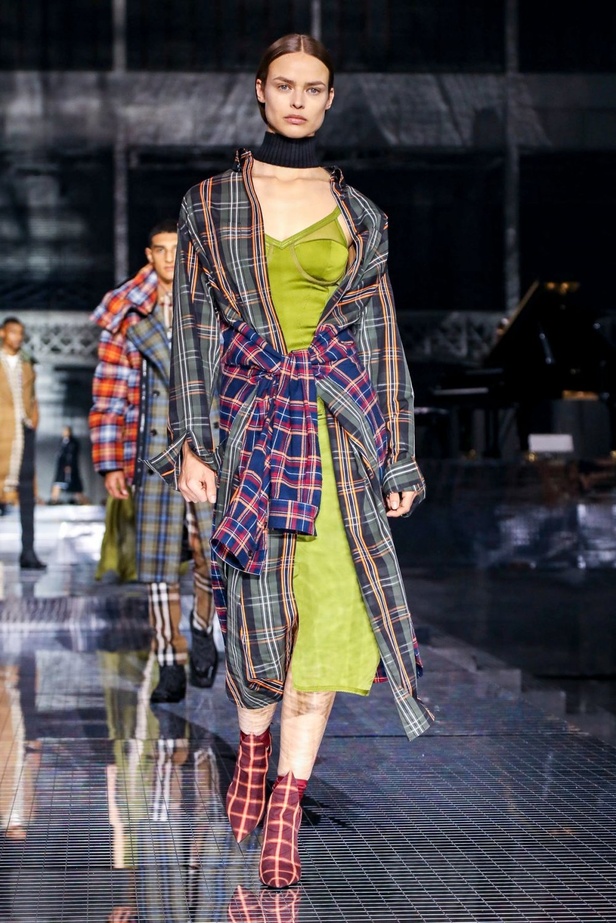مجموعة بربري لخريف وشتاء 2020-2021 من اسبوع الموضة في لندن