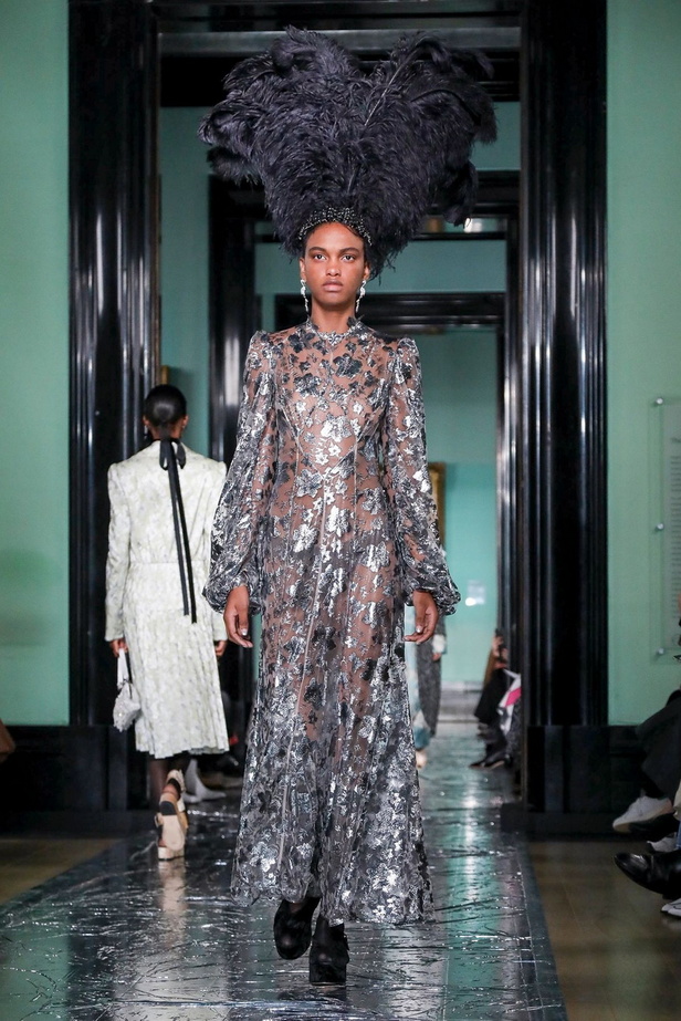 مجموعة erdem للالبسة الجاهزة من اسبوع الموضة في لندن  2020 