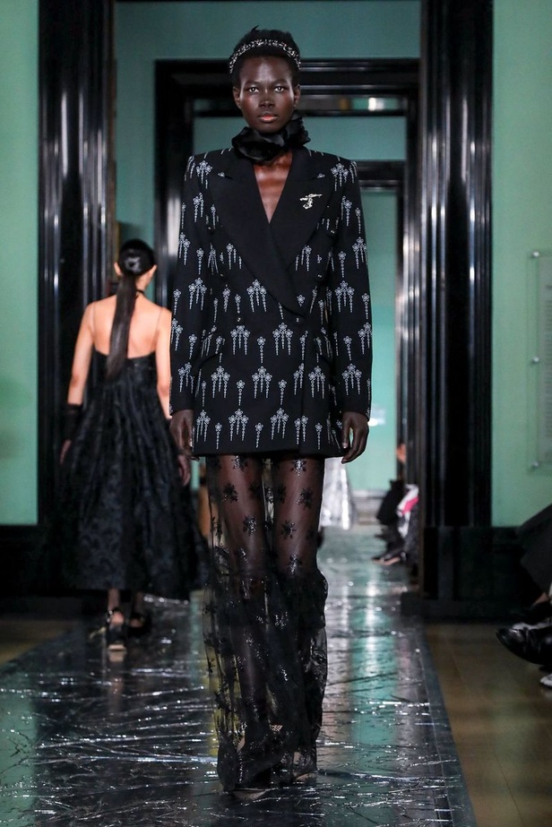 مجموعة erdem للالبسة الجاهزة من اسبوع الموضة في لندن  2020 