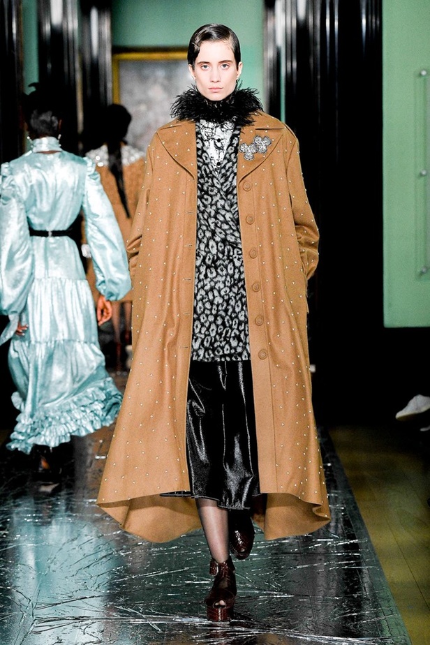 مجموعة erdem للالبسة الجاهزة من اسبوع الموضة في لندن  2020 