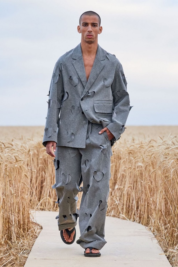 صور عرض ازياء  Jacquemus مجموعة ربيع وصيف 2021
