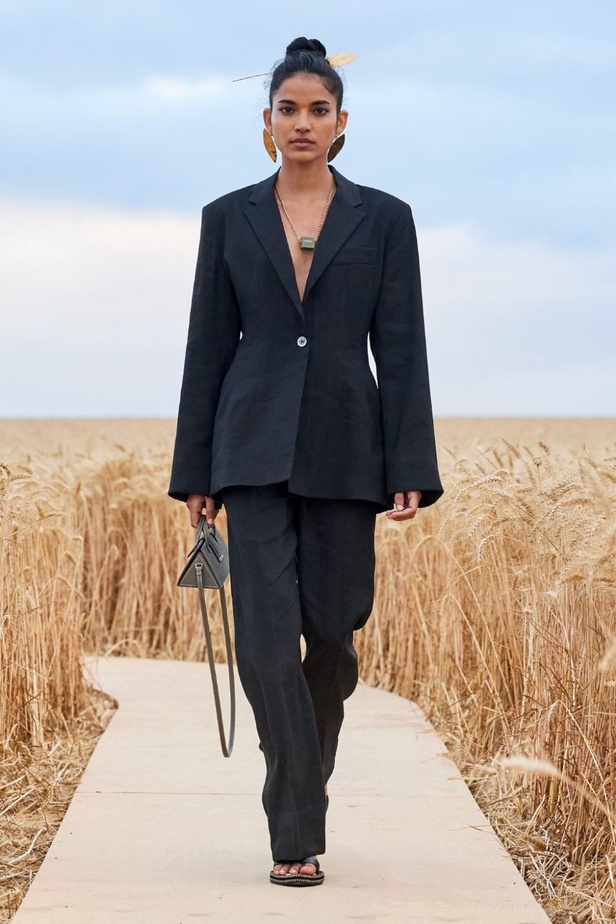 صور عرض ازياء  Jacquemus مجموعة ربيع وصيف 2021