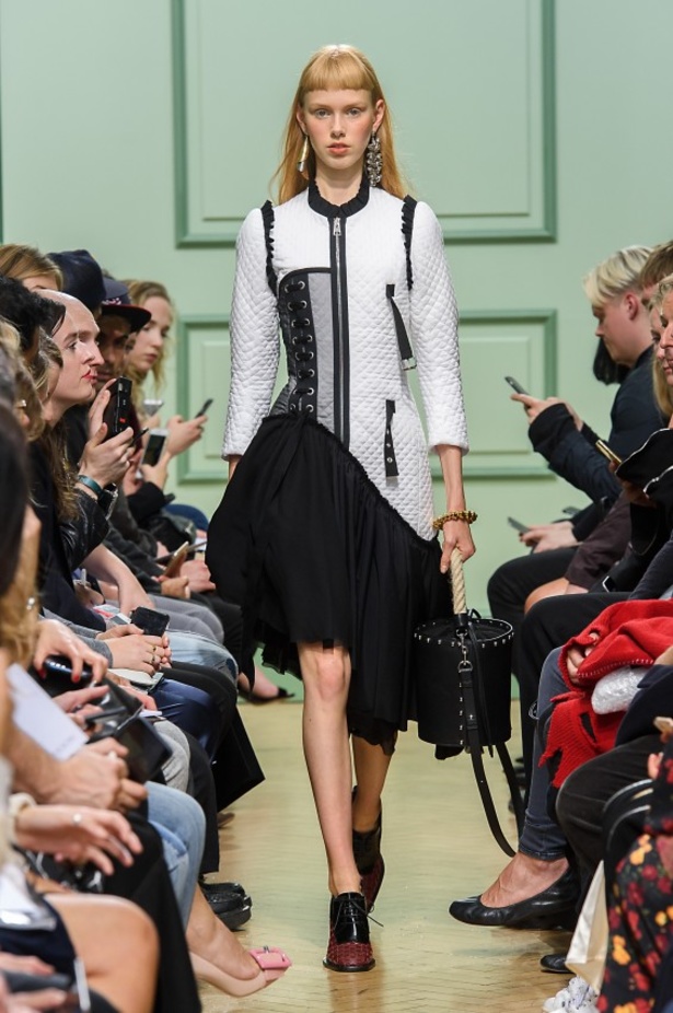 مجموعة J.W.Anderson في اسبوع لندن للموضة