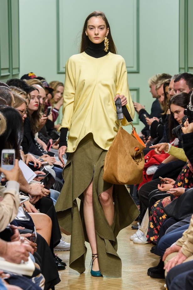مجموعة J.W.Anderson في اسبوع لندن للموضة