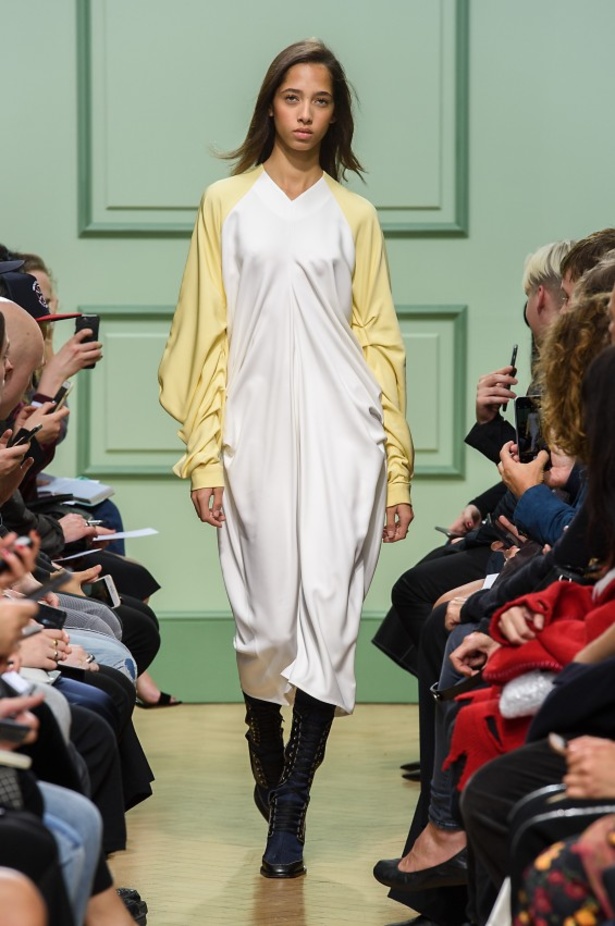 مجموعة J.W.Anderson في اسبوع لندن للموضة