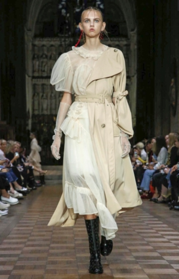 مجموعة Simone Rocha للأزياء الجاهزة لربيع وصيف 2017 !