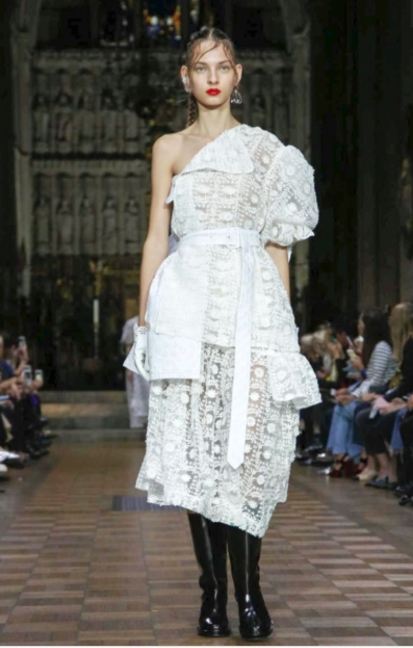 مجموعة Simone Rocha للأزياء الجاهزة لربيع وصيف 2017 !