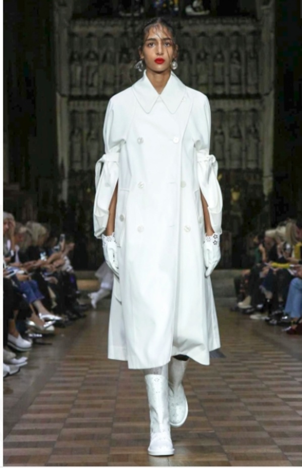 مجموعة Simone Rocha للأزياء الجاهزة لربيع وصيف 2017 !