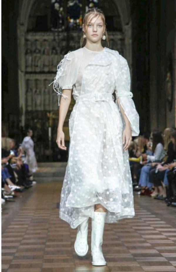 مجموعة Simone Rocha للأزياء الجاهزة لربيع وصيف 2017 !