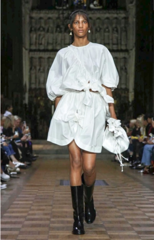 مجموعة Simone Rocha للأزياء الجاهزة لربيع وصيف 2017 !