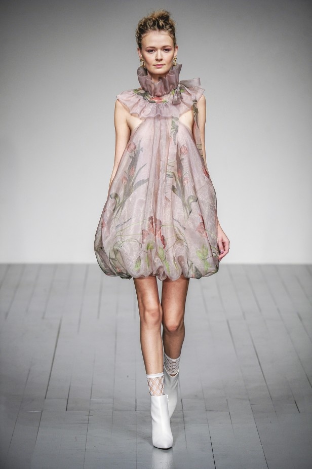 لوحة من الالوان الصيفية في مجموعة Paul Costelloe لربيع وصيف 2019