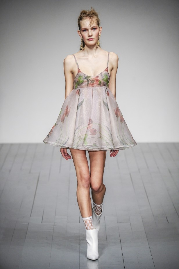 لوحة من الالوان الصيفية في مجموعة Paul Costelloe لربيع وصيف 2019