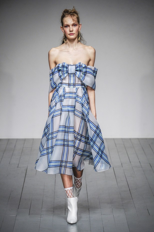 لوحة من الالوان الصيفية في مجموعة Paul Costelloe لربيع وصيف 2019