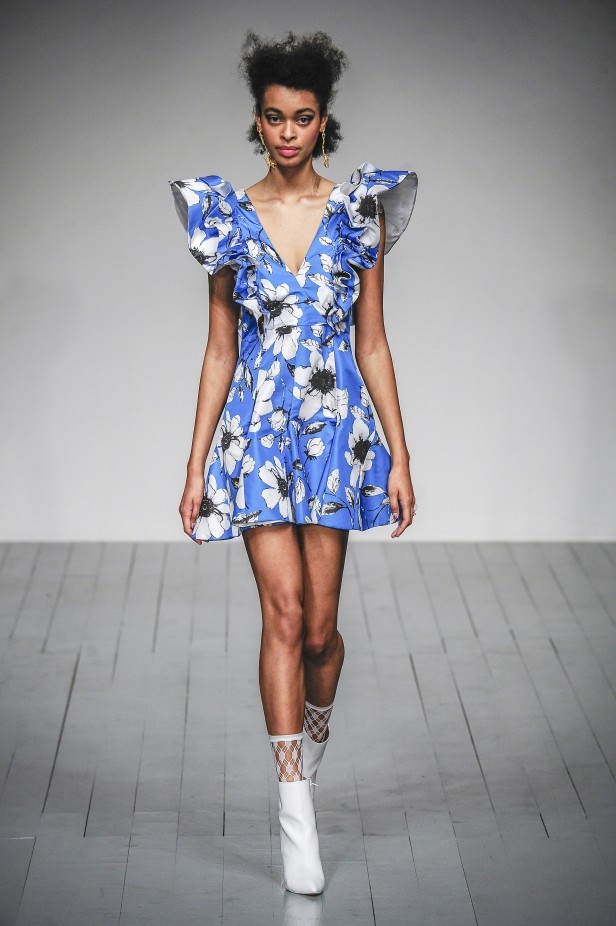 لوحة من الالوان الصيفية في مجموعة Paul Costelloe لربيع وصيف 2019