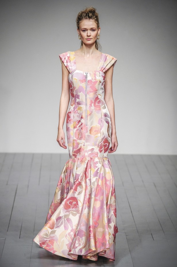 لوحة من الالوان الصيفية في مجموعة Paul Costelloe لربيع وصيف 2019