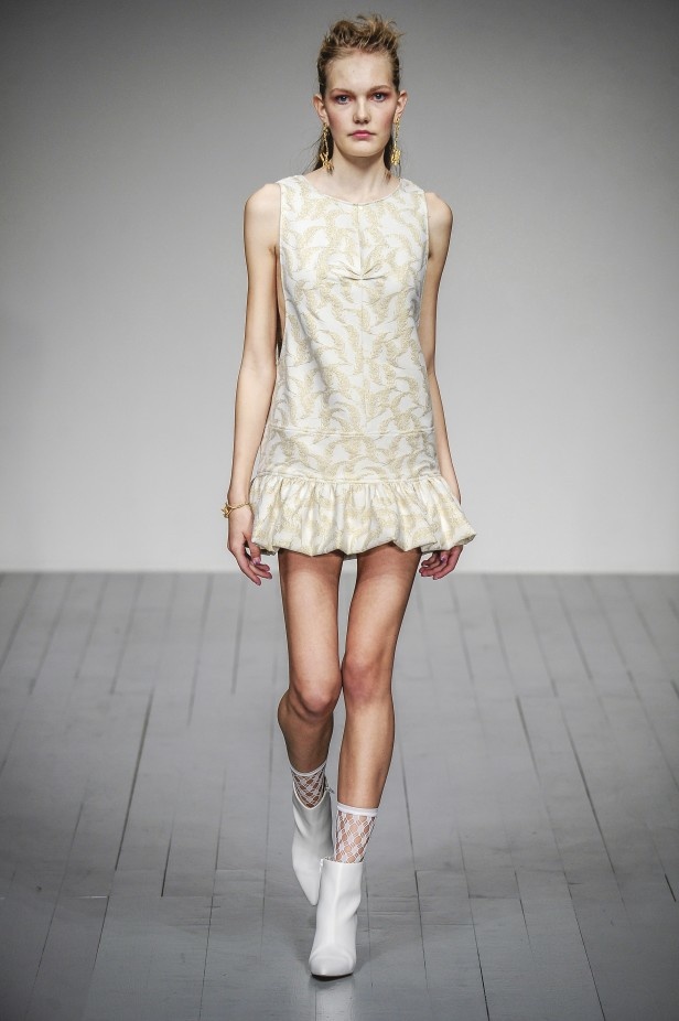 لوحة من الالوان الصيفية في مجموعة Paul Costelloe لربيع وصيف 2019