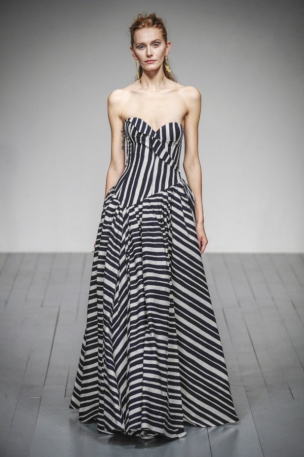 لوحة من الالوان الصيفية في مجموعة Paul Costelloe لربيع وصيف 2019