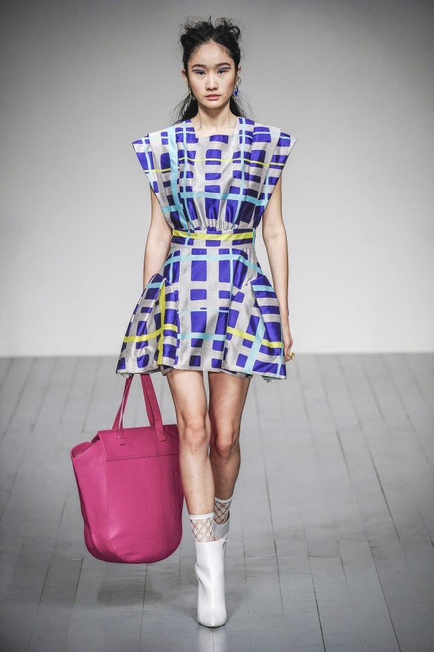 لوحة من الالوان الصيفية في مجموعة Paul Costelloe لربيع وصيف 2019