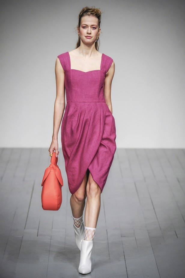 لوحة من الالوان الصيفية في مجموعة Paul Costelloe لربيع وصيف 2019