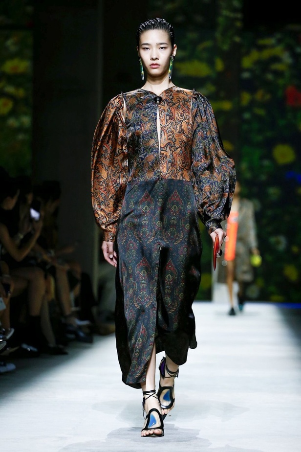 اسبوع الموضة في لندن 2019 أزياء CHRISTOPHER KANE الفاخرة لربيع وصيف 2020