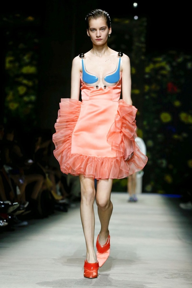 اسبوع الموضة في لندن 2019 أزياء CHRISTOPHER KANE الفاخرة لربيع وصيف 2020