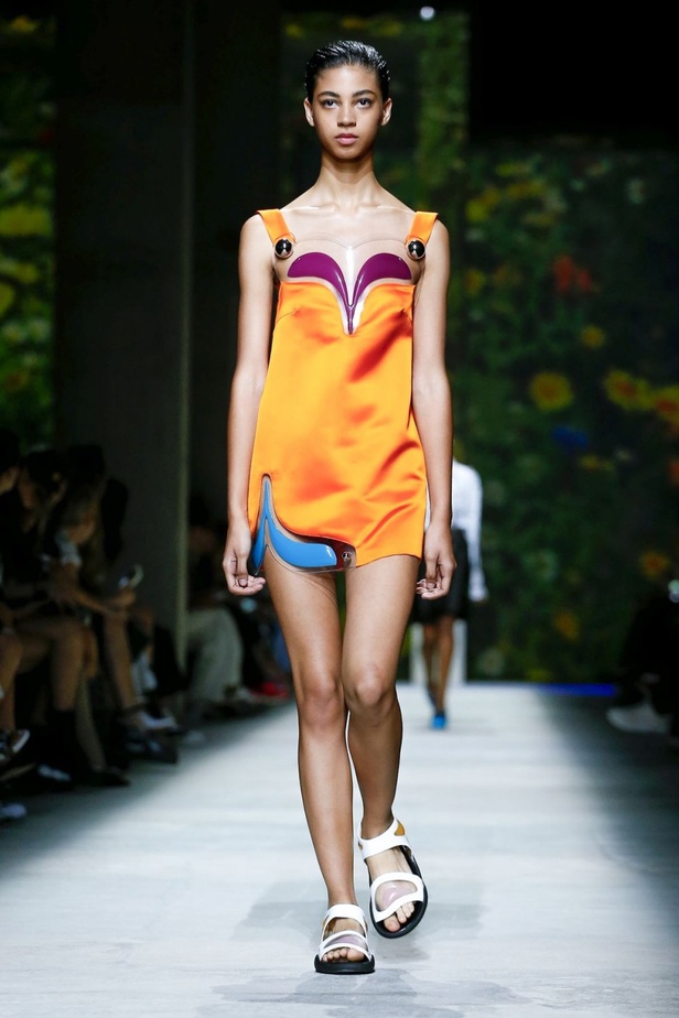 اسبوع الموضة في لندن 2019 أزياء CHRISTOPHER KANE الفاخرة لربيع وصيف 2020