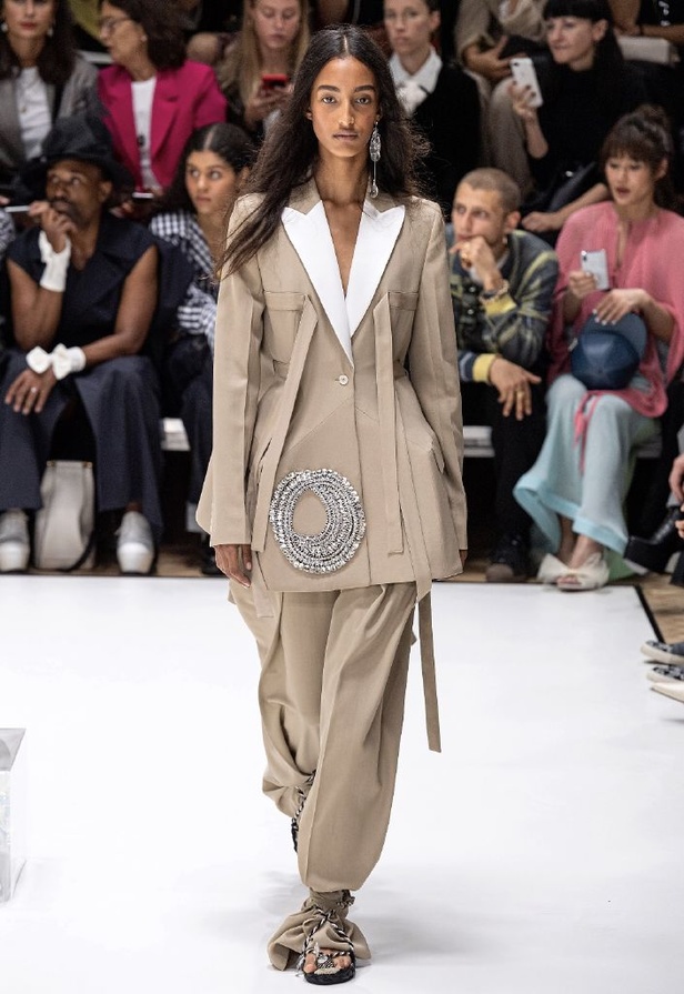 اسبوع الموضة في لندن 2019 مجموعة JW ANDERSON  للأزياء الجاهزة  لربيع وصيف 2020