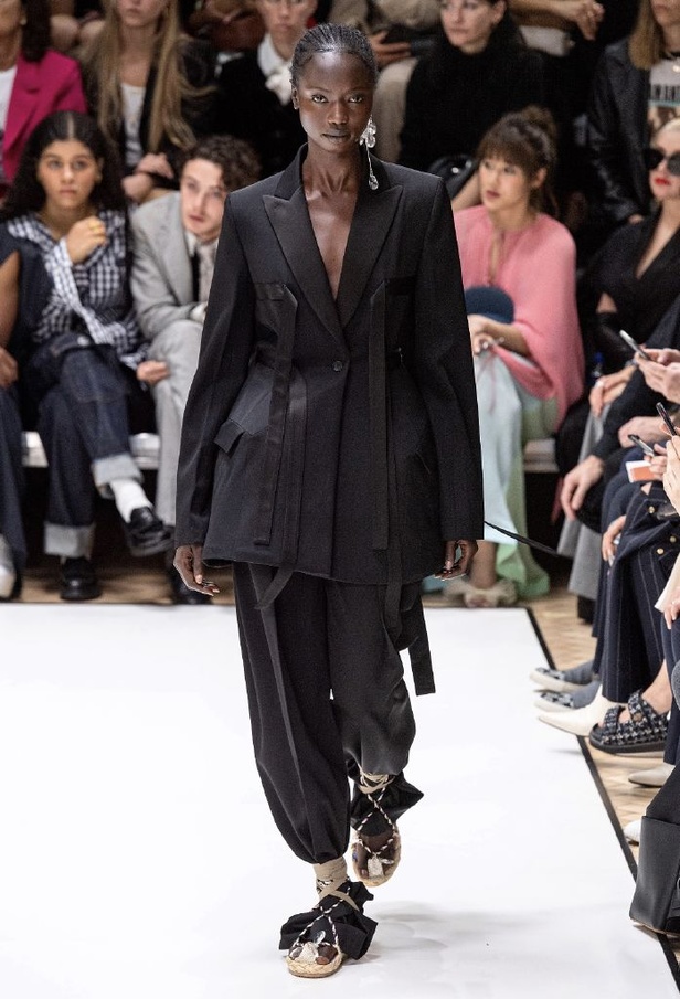 اسبوع الموضة في لندن 2019 مجموعة JW ANDERSON  للأزياء الجاهزة  لربيع وصيف 2020