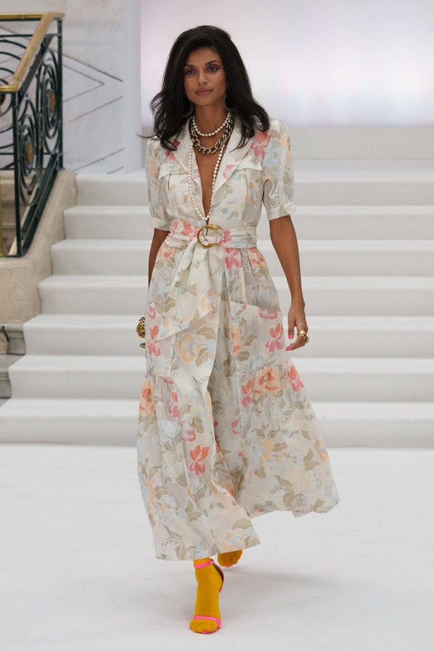 اسبوع الموضة في لندن 2019  أزياء PAUL COSTELLO الجاهزة لربيع وصيف 2020