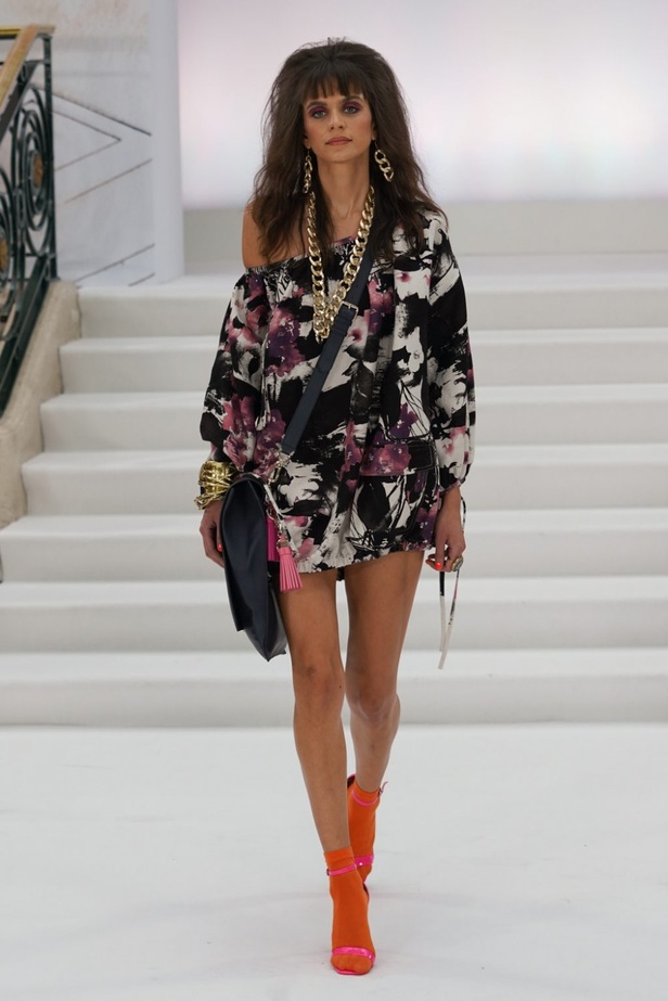 اسبوع الموضة في لندن 2019  أزياء PAUL COSTELLO الجاهزة لربيع وصيف 2020