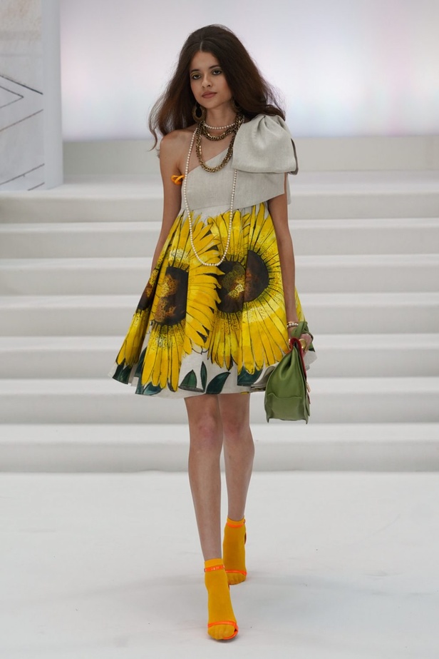 اسبوع الموضة في لندن 2019  أزياء PAUL COSTELLO الجاهزة لربيع وصيف 2020