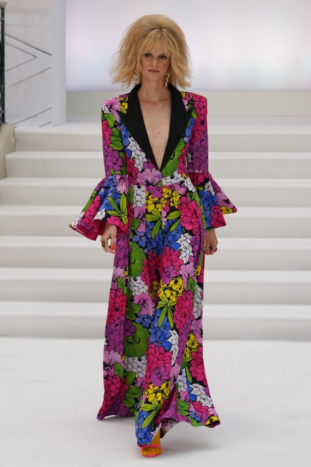 اسبوع الموضة في لندن 2019  أزياء PAUL COSTELLO الجاهزة لربيع وصيف 2020