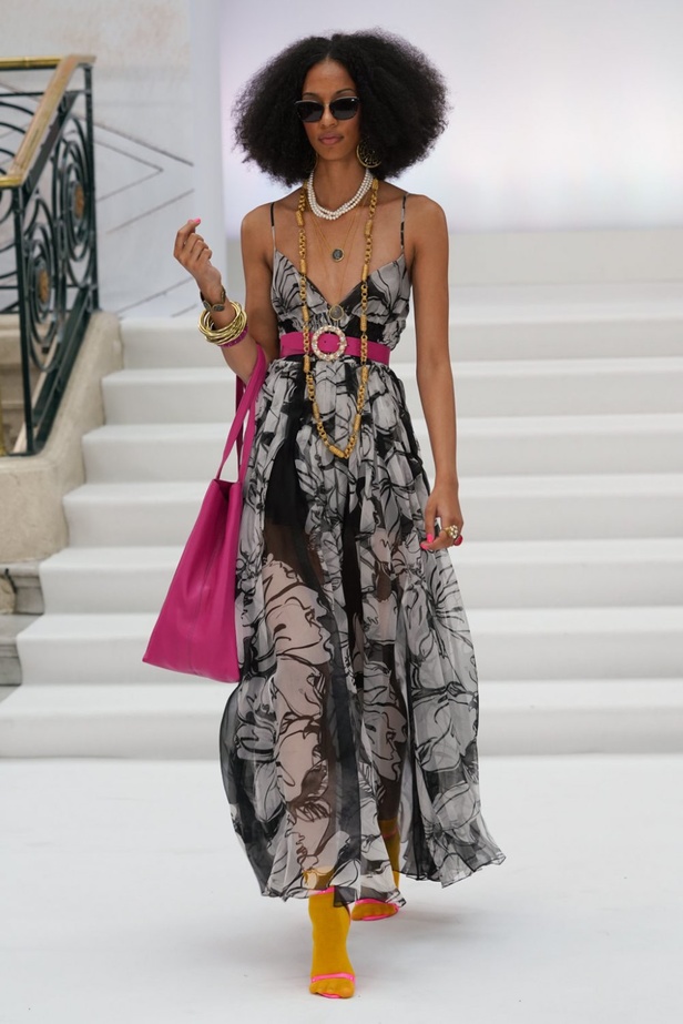 اسبوع الموضة في لندن 2019  أزياء PAUL COSTELLO الجاهزة لربيع وصيف 2020