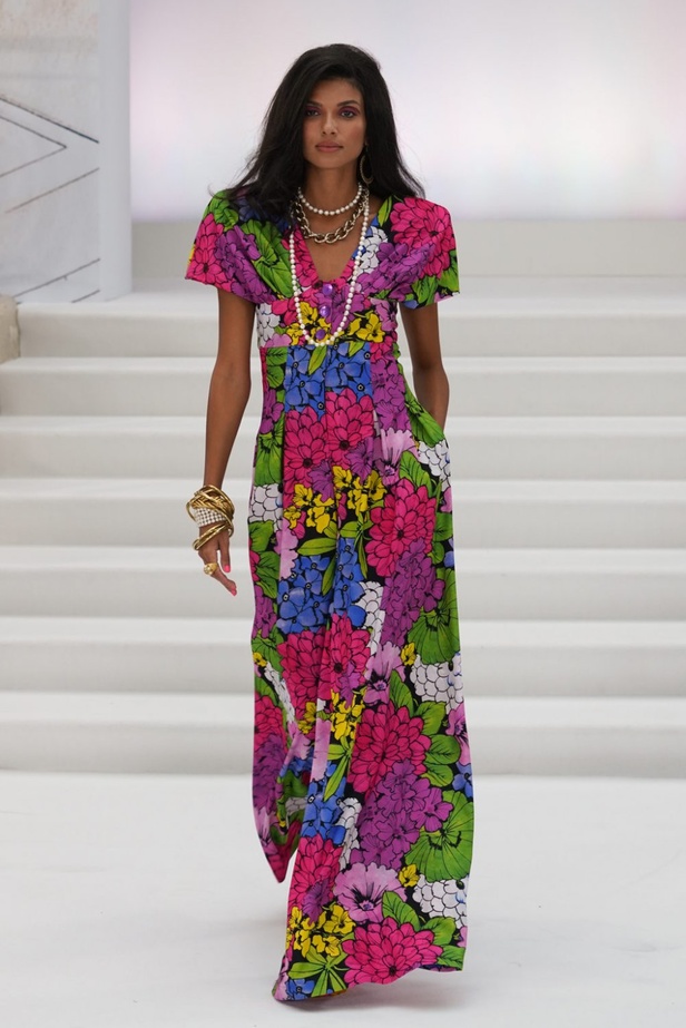 اسبوع الموضة في لندن 2019  أزياء PAUL COSTELLO الجاهزة لربيع وصيف 2020