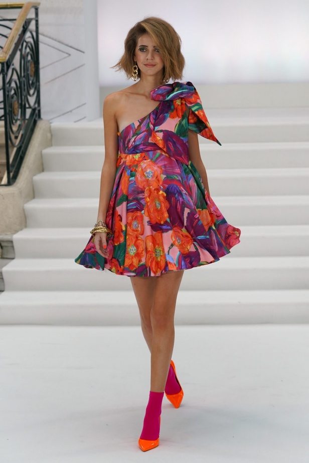 اسبوع الموضة في لندن 2019  أزياء PAUL COSTELLO الجاهزة لربيع وصيف 2020