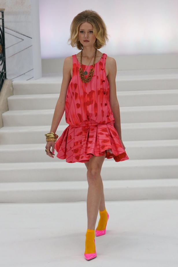 اسبوع الموضة في لندن 2019  أزياء PAUL COSTELLO الجاهزة لربيع وصيف 2020