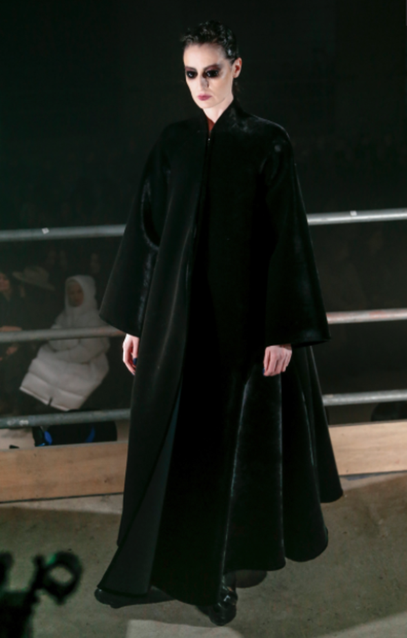 عرض أزياء المصمم Gareth Pugh لخريف وشتاء 2017