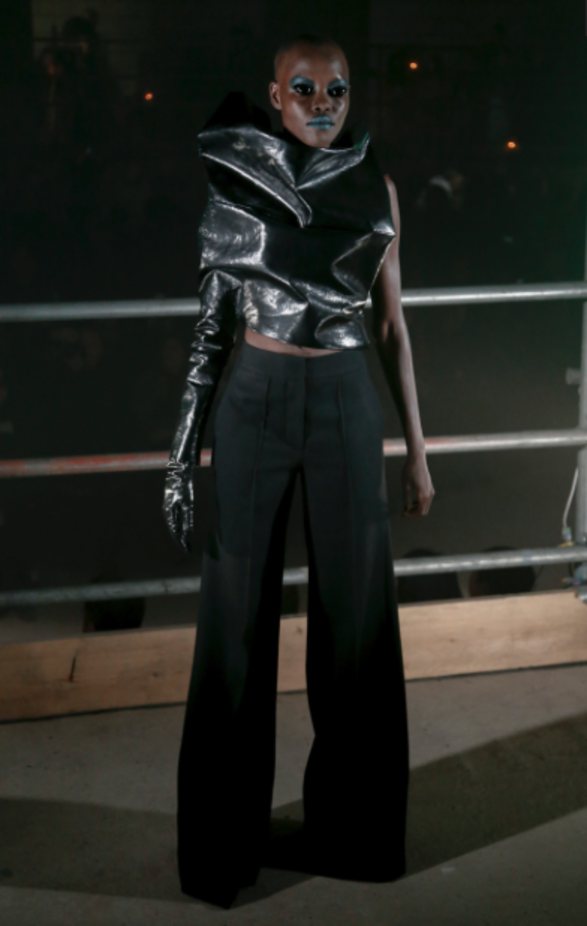 عرض أزياء المصمم Gareth Pugh لخريف وشتاء 2017