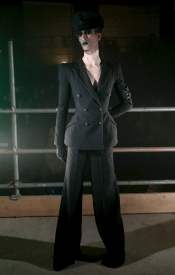 عرض أزياء المصمم Gareth Pugh لخريف وشتاء 2017