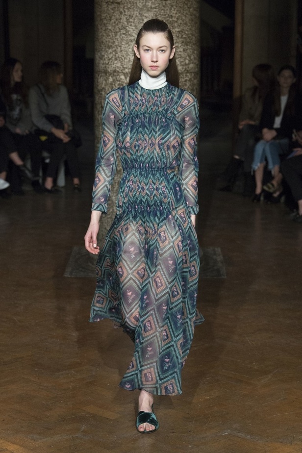 مجموعة EMILIA WICKSTEAD لموسم خريف وشتاء 2017